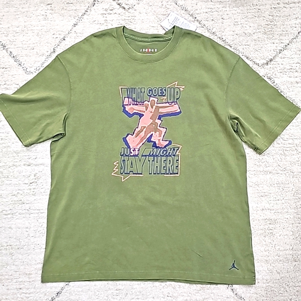 Brand new Air jordan Oversized Fit T shirt. Size women's M style code FD7208 340